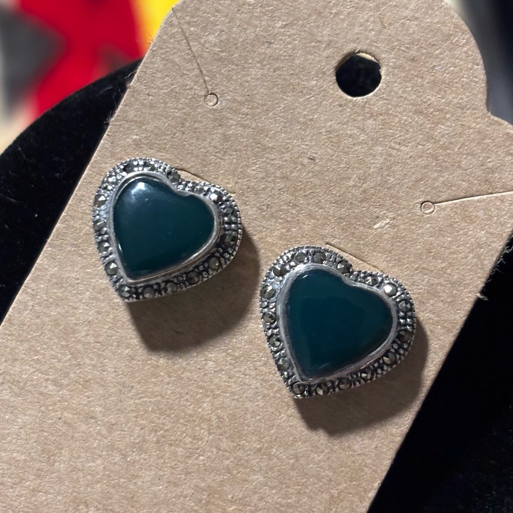 925 Sterling Silver Earrings, Heart Shaped with Polished Green Stone EUC